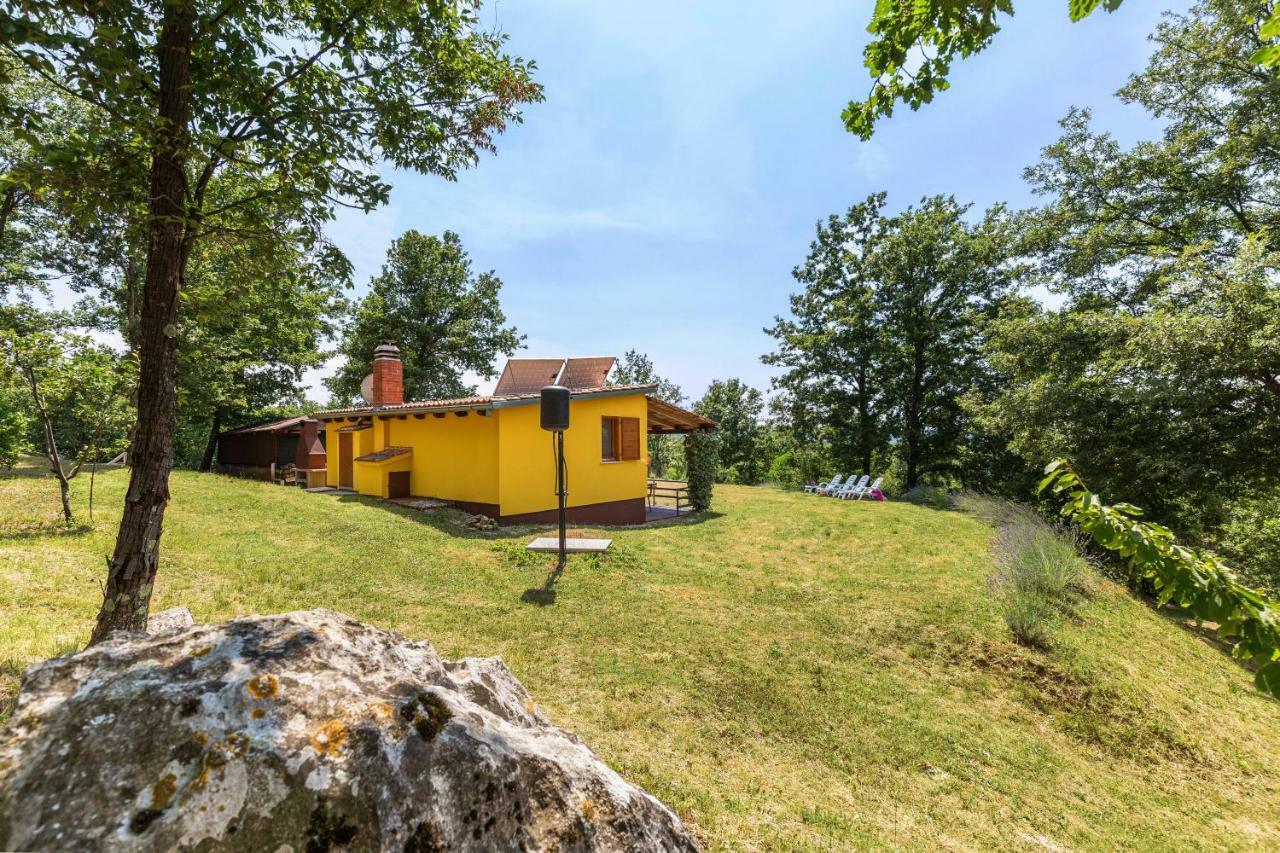 Vacation Home Latini Hum Exteriör bild