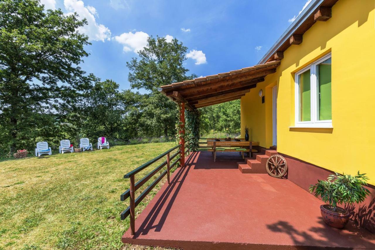 Vacation Home Latini Hum Exteriör bild