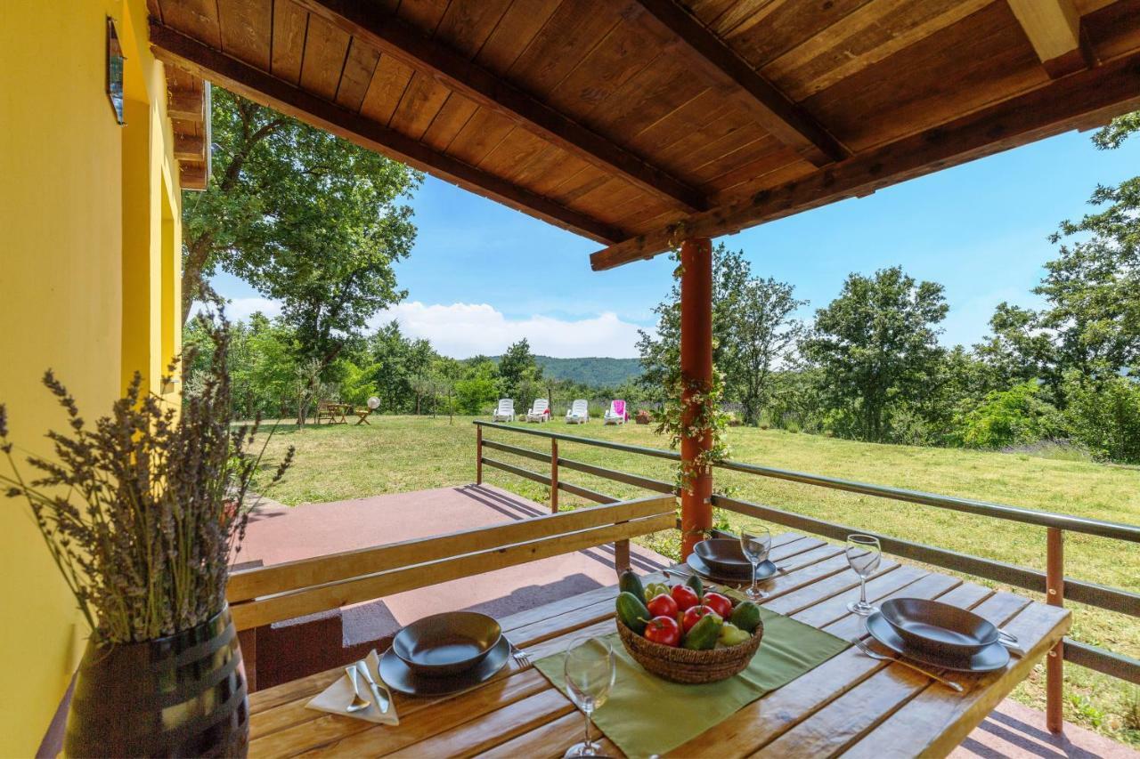 Vacation Home Latini Hum Exteriör bild